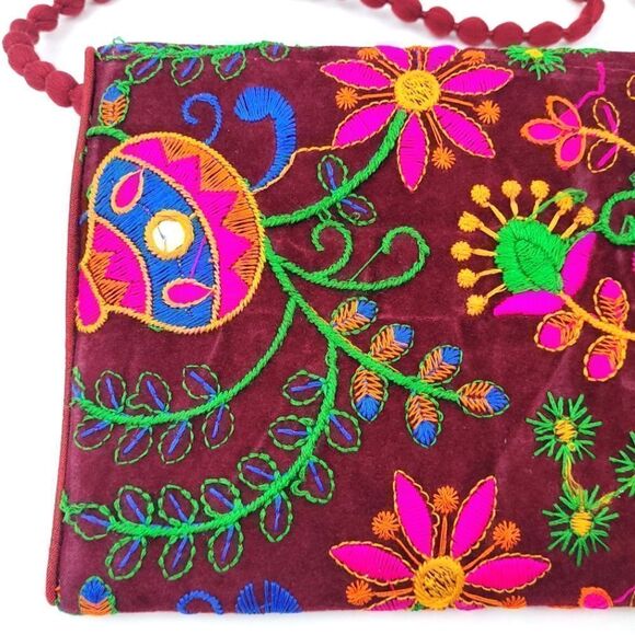 VTG one of a kind hand made embroidered velvet clutch - Picture 8 of 11